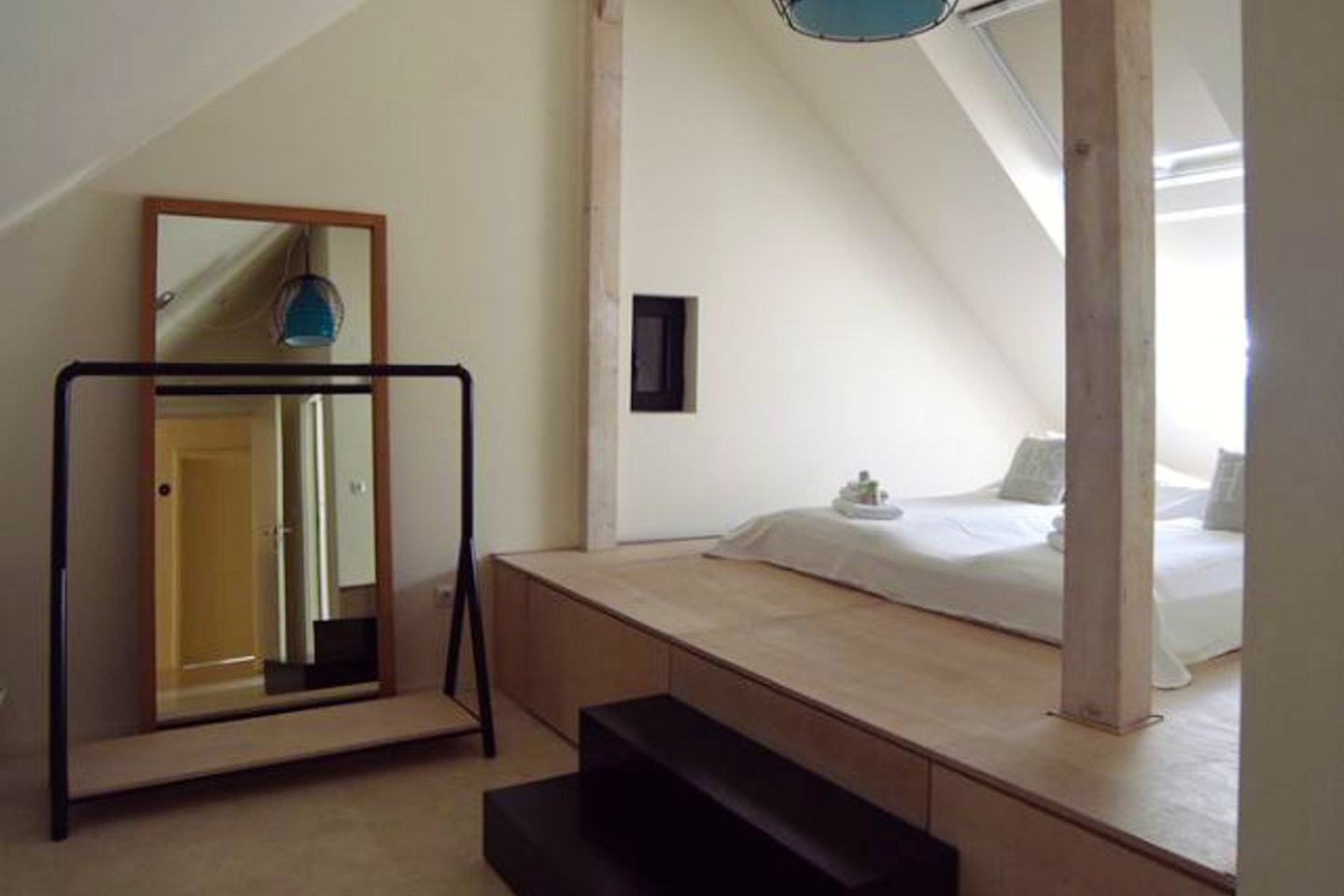  Single Comfort Room  -  Charming Modern Rural Complex w/ Coworking + Gym + Lounge Areas House  - Gallery -  7