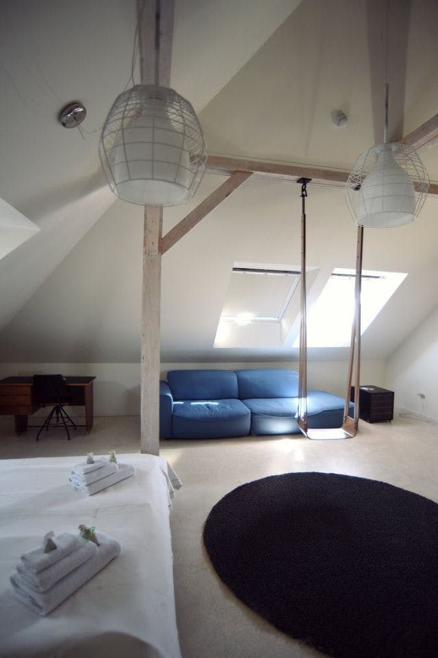  Single Comfort Room  -  Charming Modern Rural Complex w/ Coworking + Gym + Lounge Areas House  - Gallery -  2