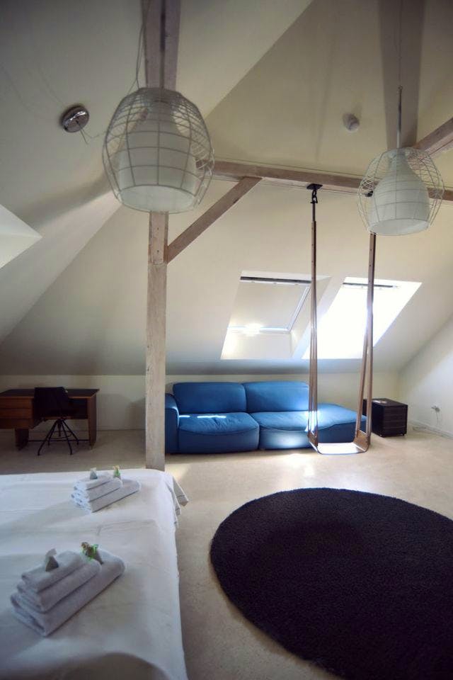  Single Comfort Room  -  Charming Modern Rural Complex w/ Coworking + Gym + Lounge Areas House  - Gallery -  11