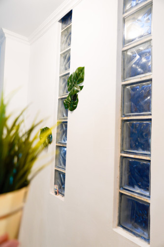 Comfortable Urban Apts w/ Workspace