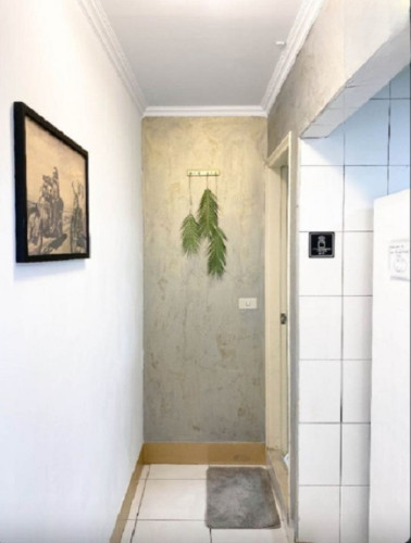 Comfortable Urban Apts w/ Workspace