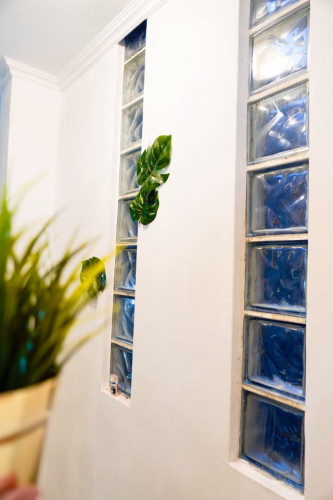 Comfortable Urban Apts w/ Workspace