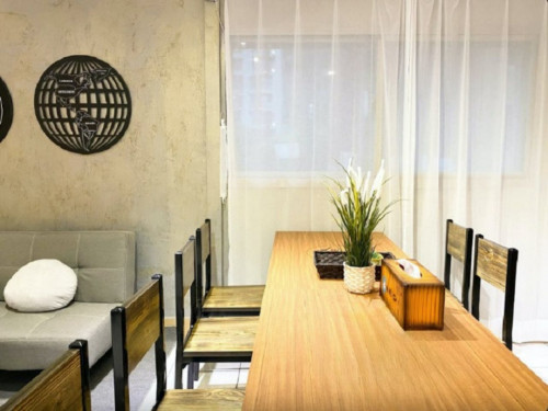 Comfortable Urban Apts w/ Workspace