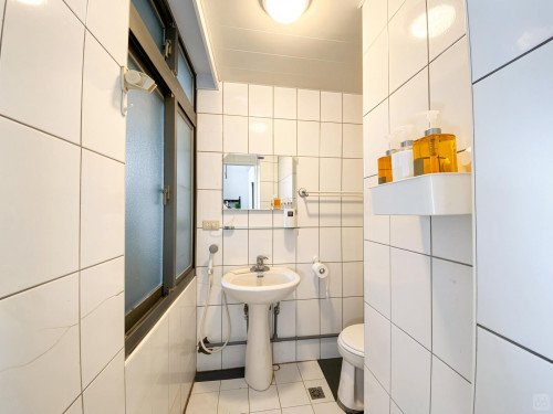 Comfortable Urban Apts w/ Workspace