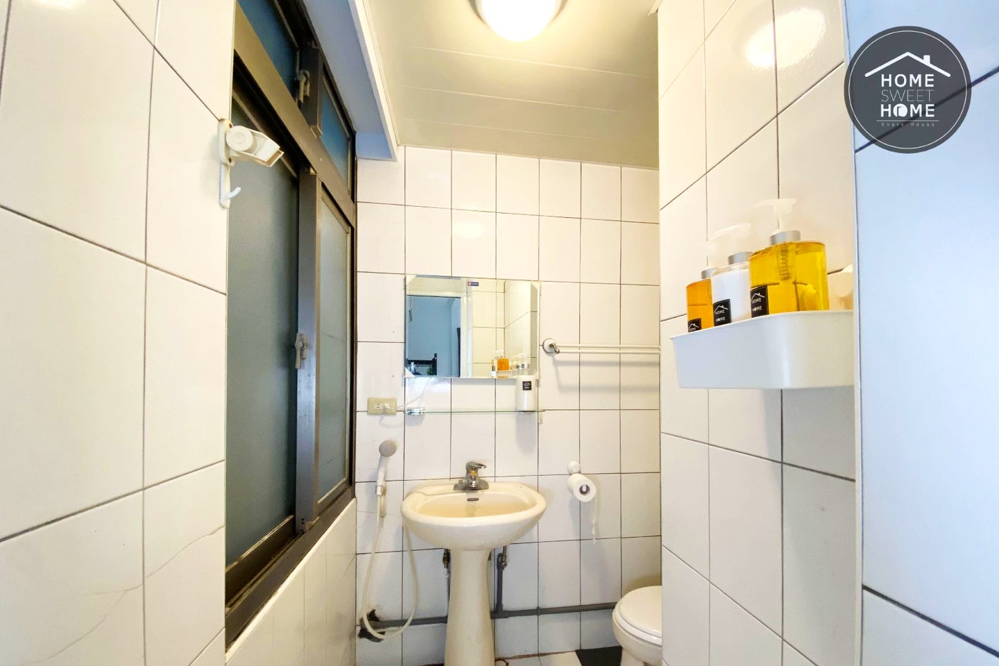 Bed In A 2-Bed Gender Separated Room - Comfortable Urban Apts w/ Workspace Home - Gallery - 7
