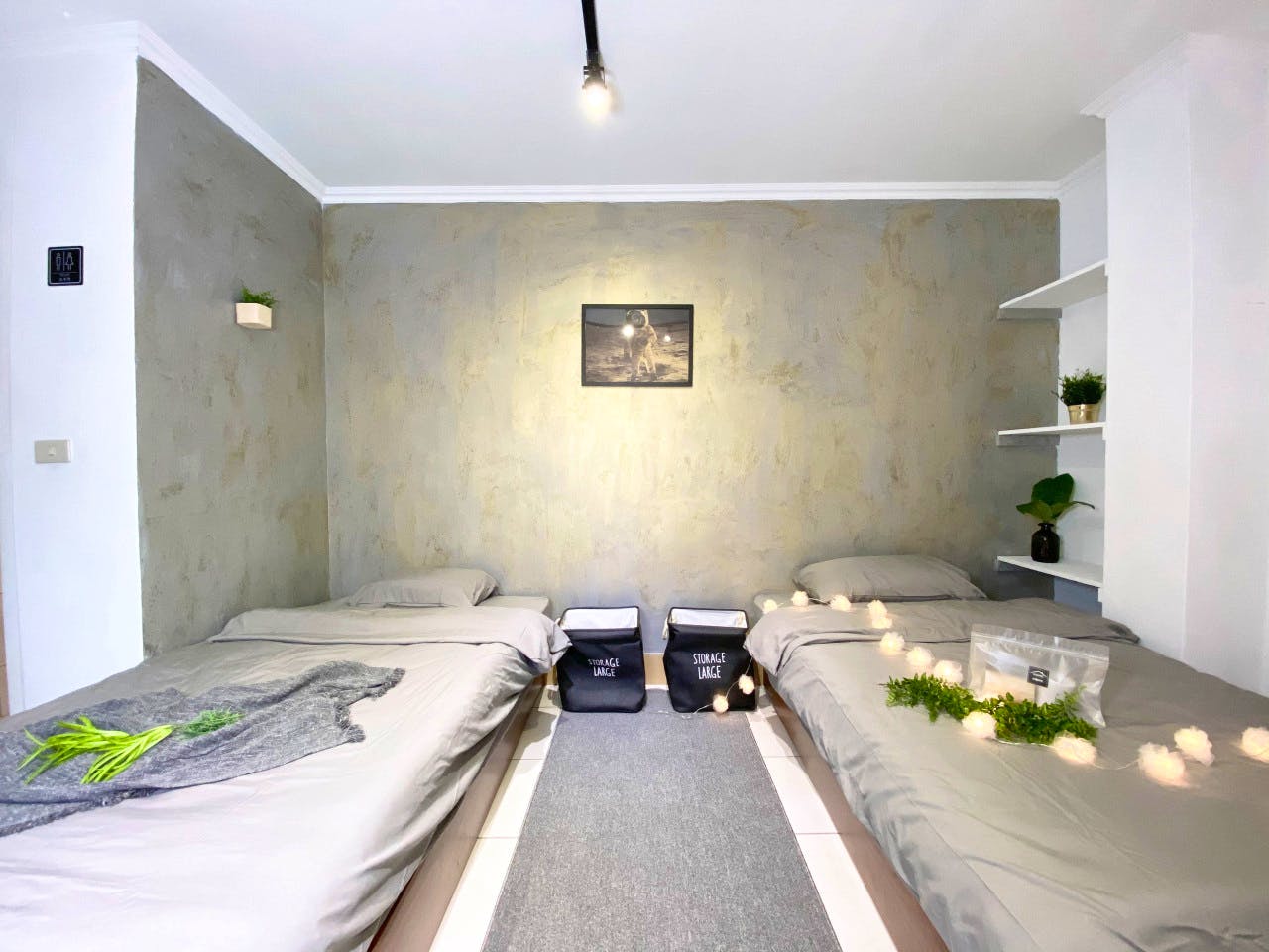 Bed In A 2-Bed Gender Separated Room - Comfortable Urban Apts w/ Workspace Home - Gallery - 21