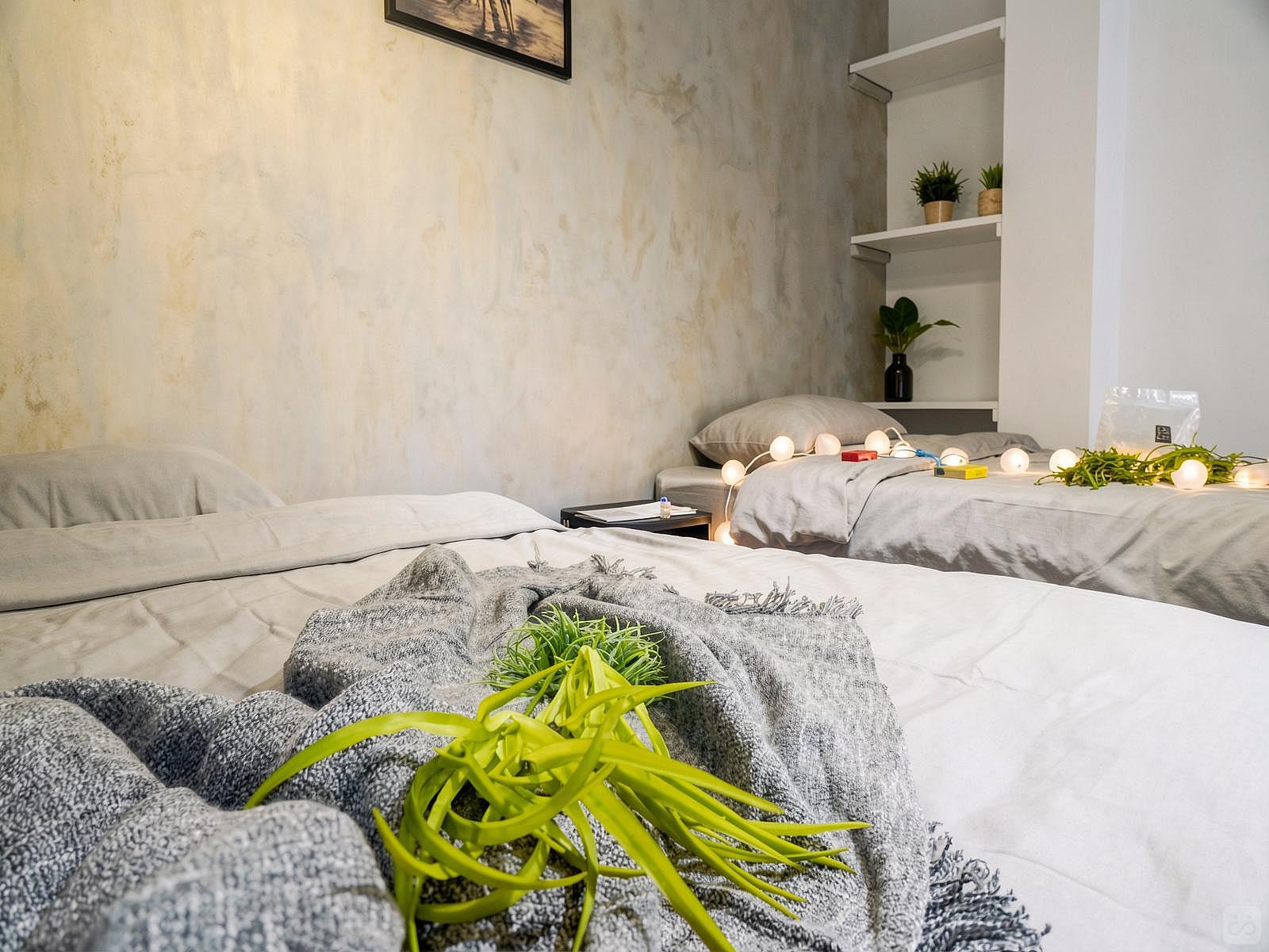 Bed In A 2-Bed Gender Separated Room - Comfortable Urban Apts w/ Workspace Home - Gallery - 44