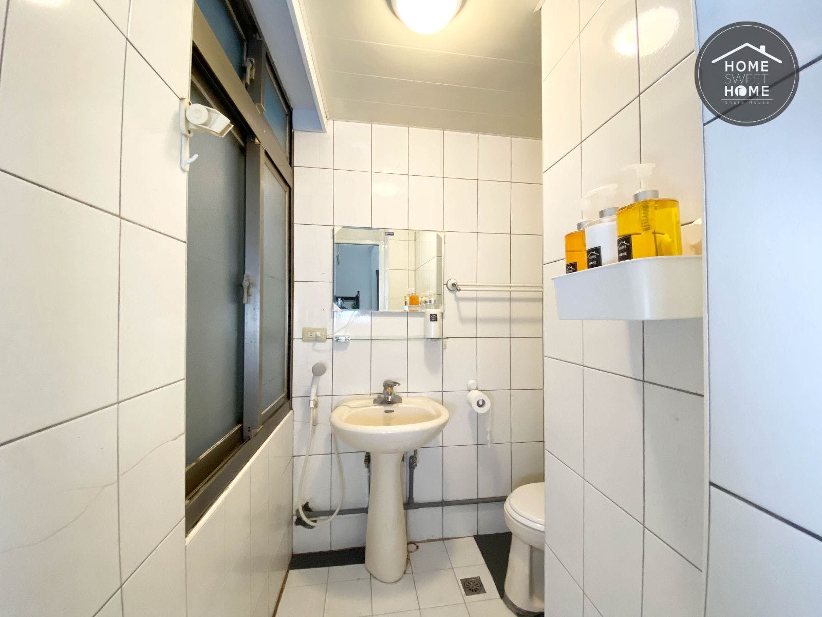 Bed In A 2-Bed Gender Separated Room - Comfortable Urban Apts w/ Workspace Home - Gallery - 14