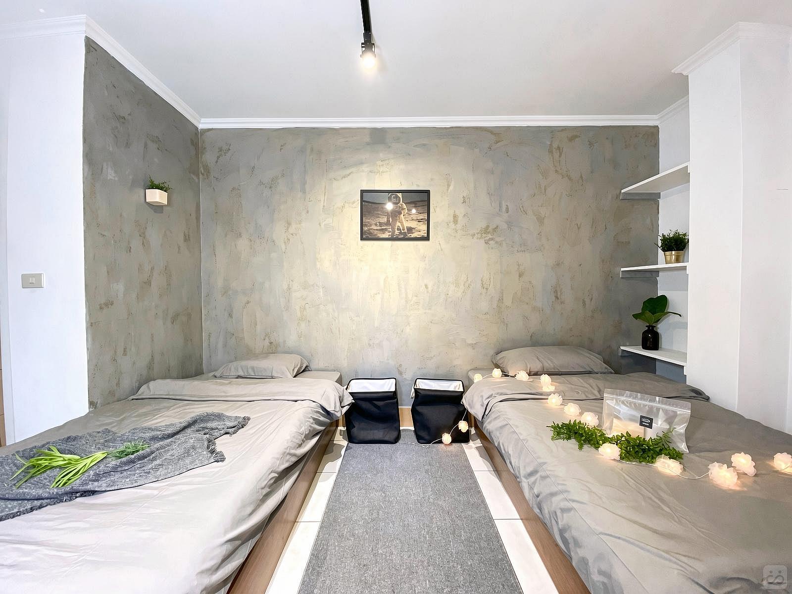 Bed In A 2-Bed Gender Separated Room - Comfortable Urban Apts w/ Workspace Home - Gallery - 41