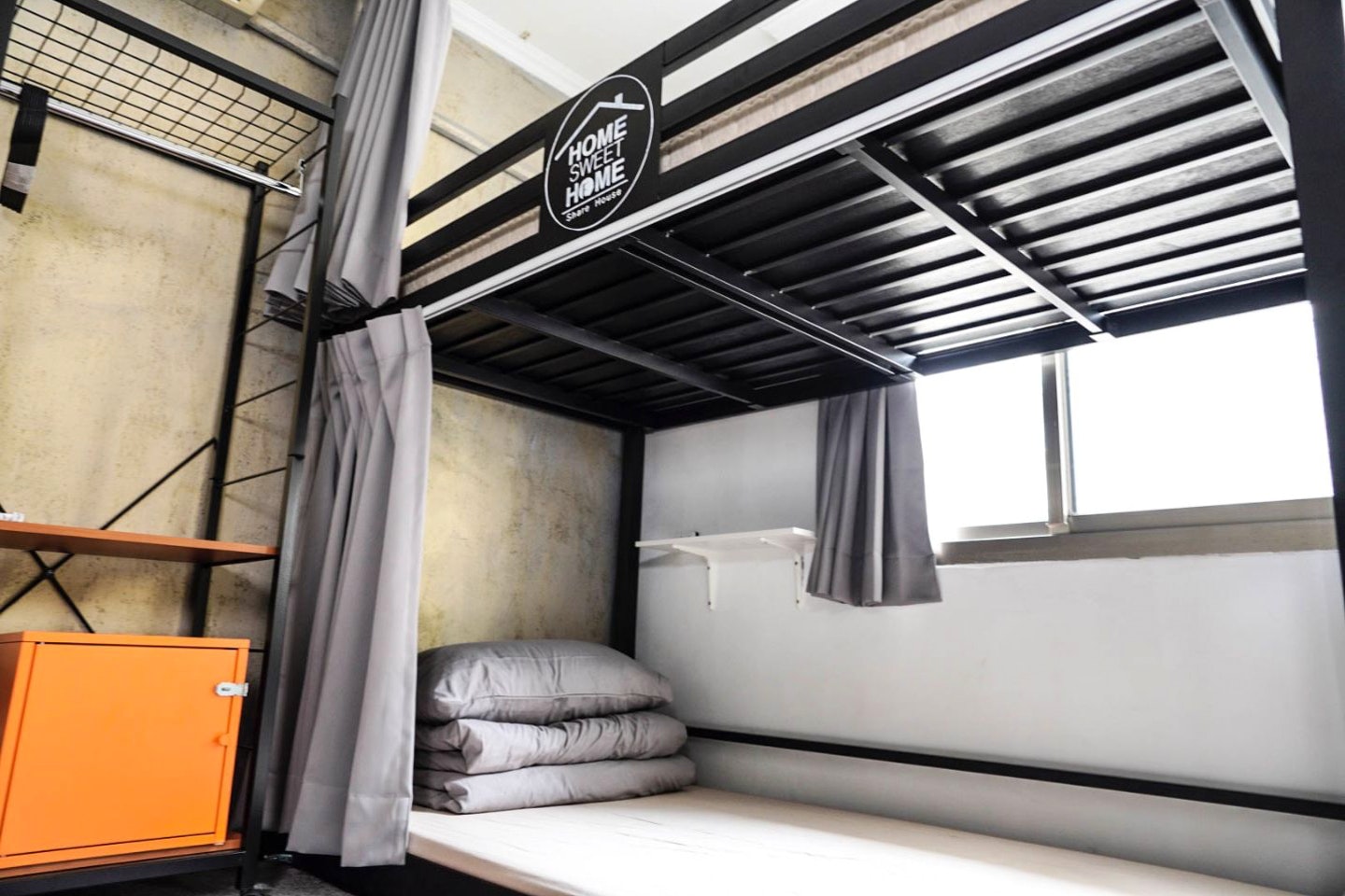 Bed In A 4-Bed Gender Separated Room - Comfortable Urban Apts w/ Workspace Home - Gallery - 4