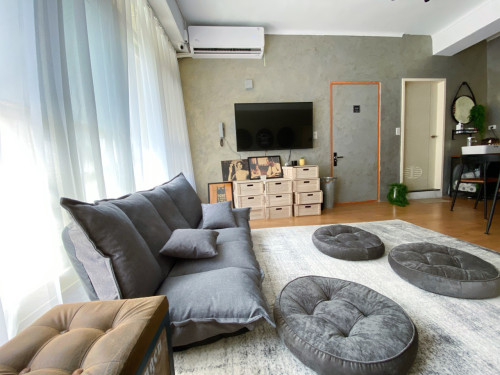 Plain Modern Styled Apt. w/ Workspace