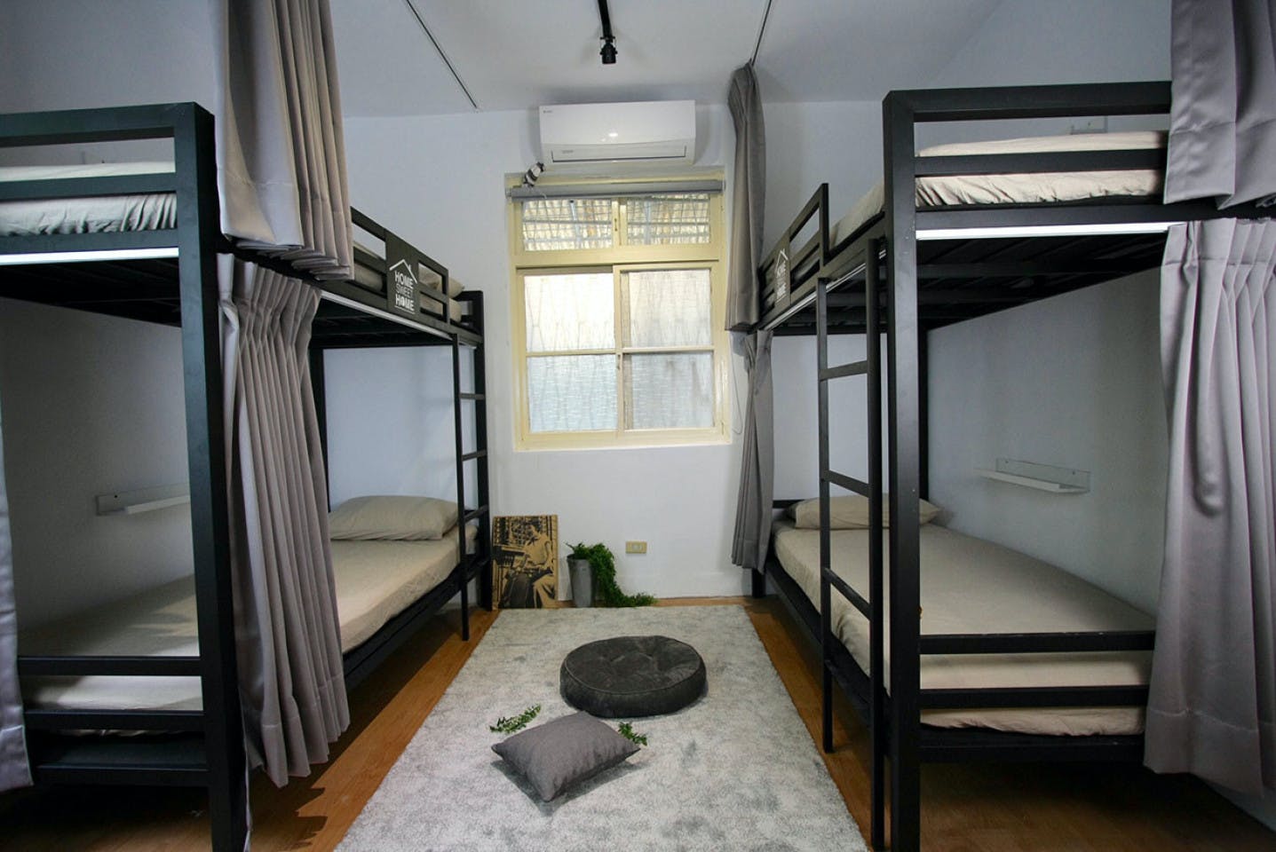  Bed In 4-Bed Room  -  Plain Modern Styled Apt. w/ Workspace Home  - Gallery -  23
