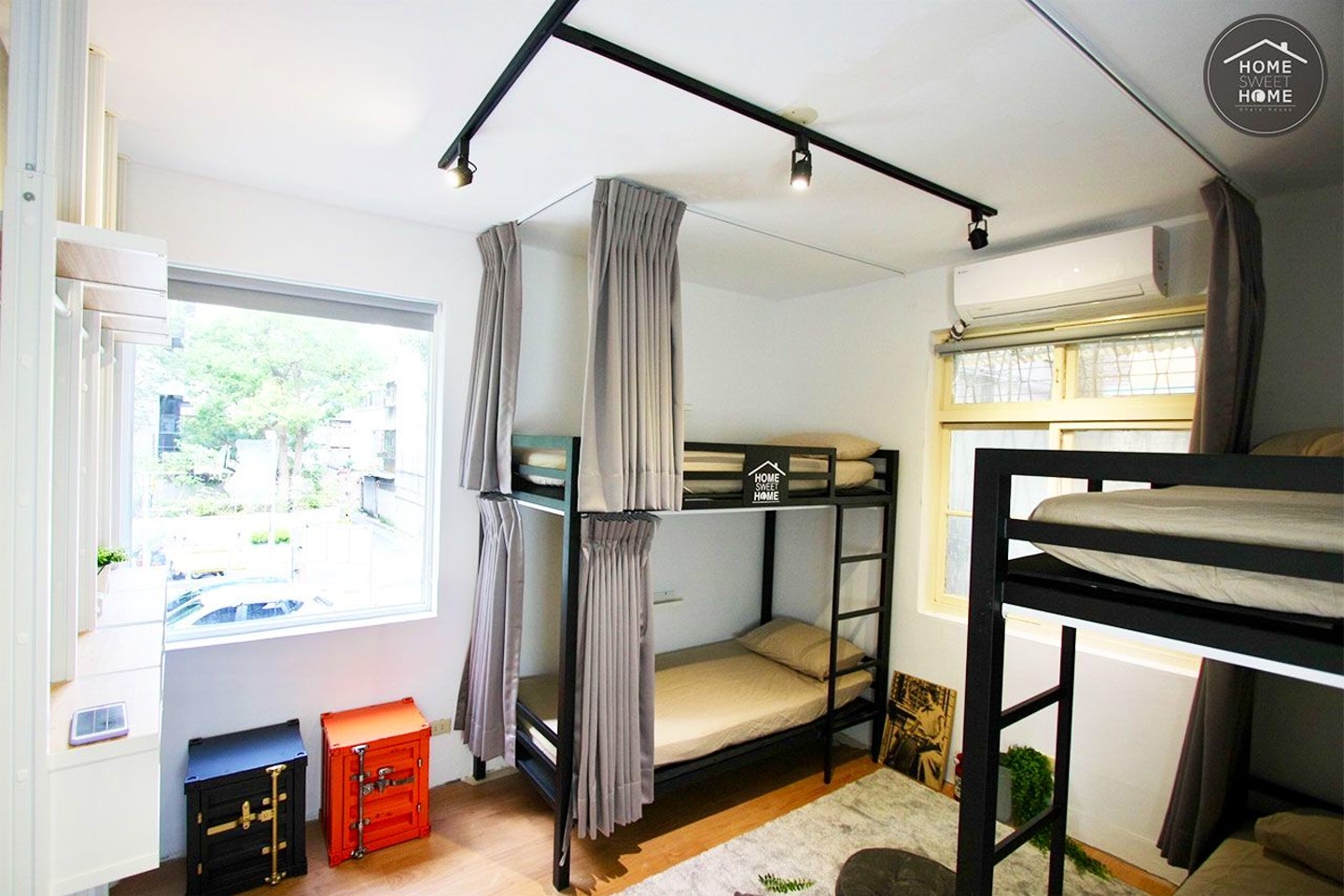  Bed In 4-Bed Room  -  Plain Modern Styled Apt. w/ Workspace Home  - Gallery -  2