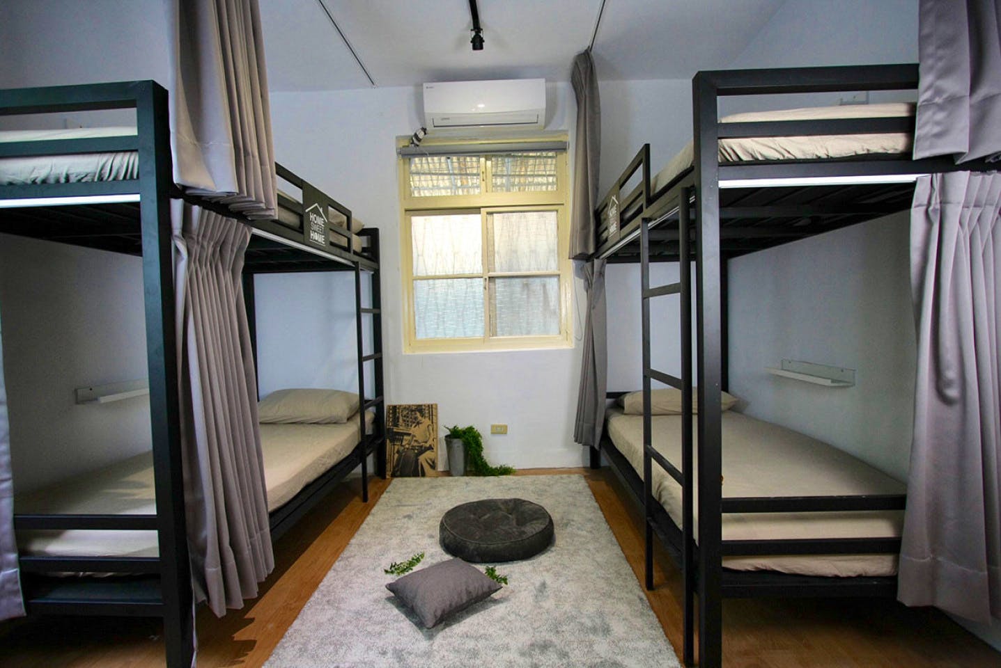  Bed In 4-Bed Room  -  Plain Modern Styled Apt. w/ Workspace Home  - Gallery -  28