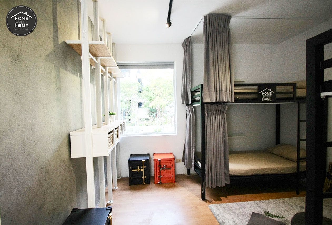  Bed In 4-Bed Room  -  Plain Modern Styled Apt. w/ Workspace Home  - Gallery -  10
