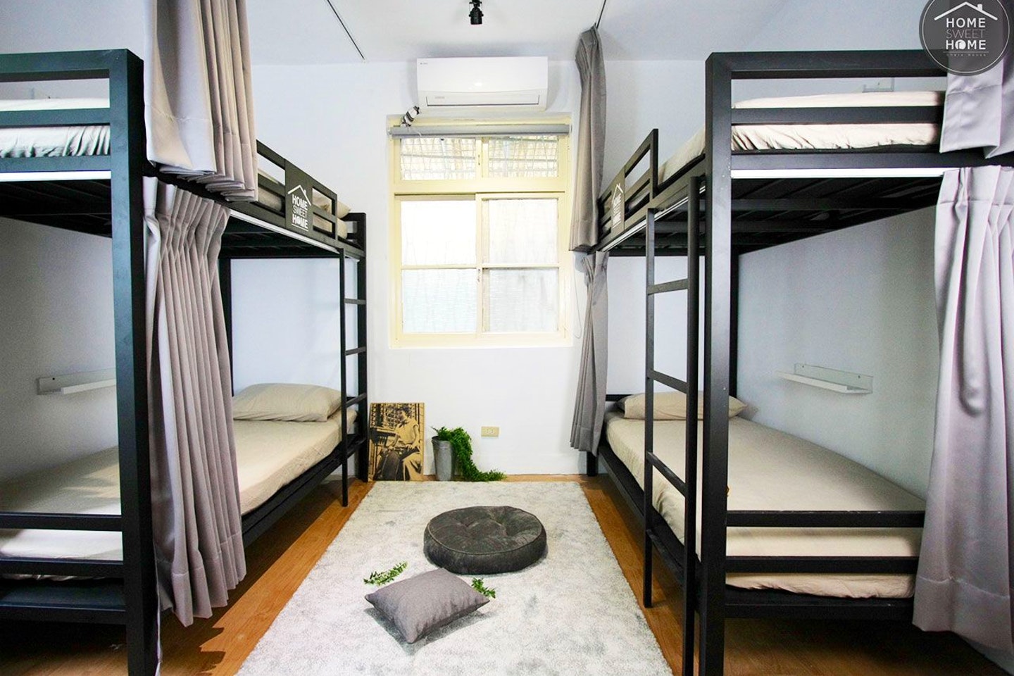  Bed In 4-Bed Room  -  Plain Modern Styled Apt. w/ Workspace Home  - Gallery -  3