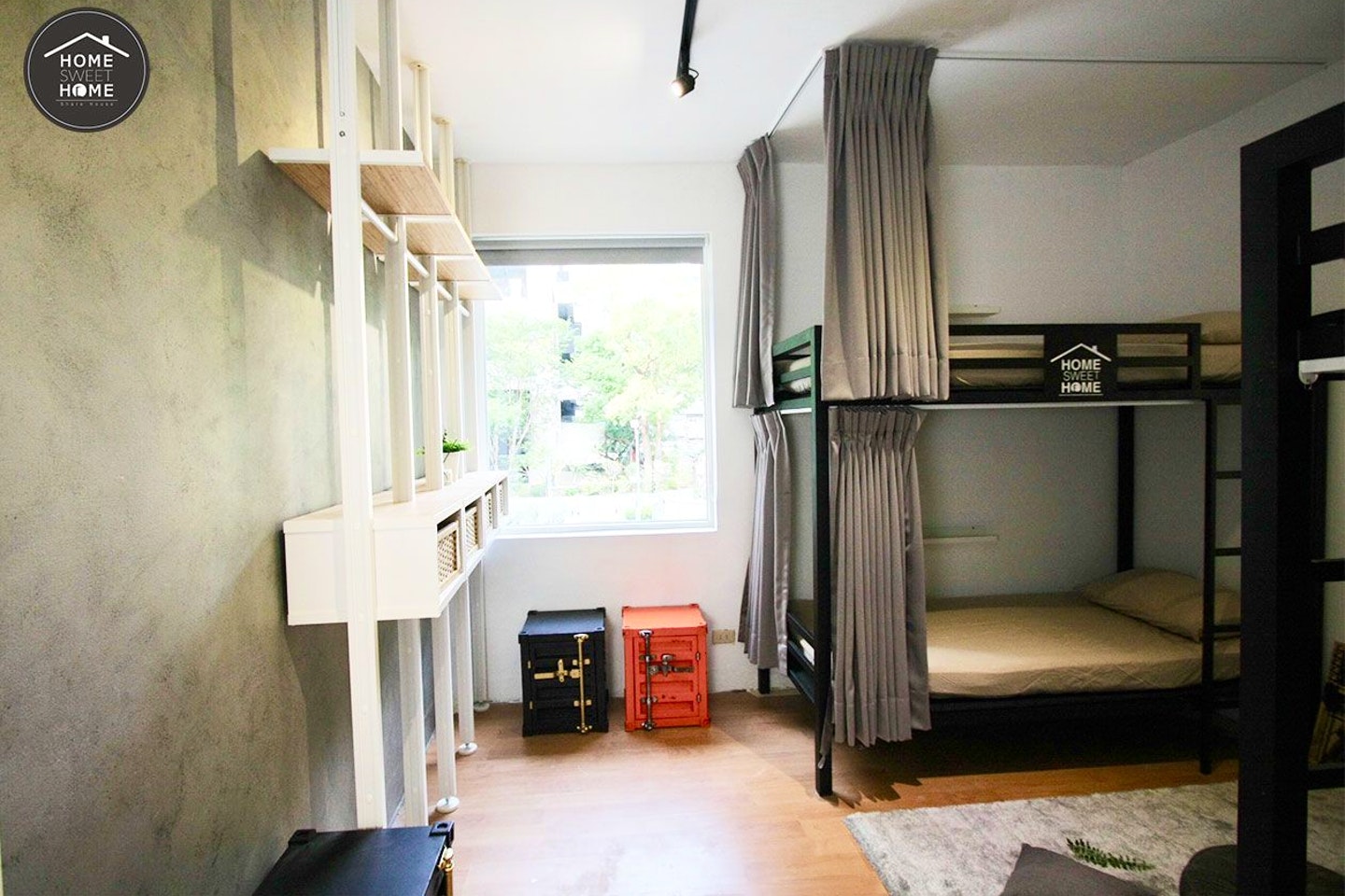  Bed In 4-Bed Room  -  Plain Modern Styled Apt. w/ Workspace Home  - Gallery -  1
