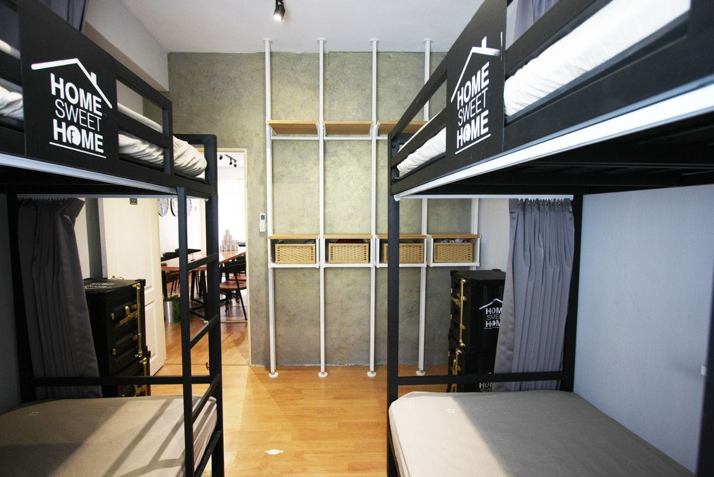  Bed In 4-Bed Room  -  Plain Modern Styled Apt. w/ Workspace Home  - Gallery -  17