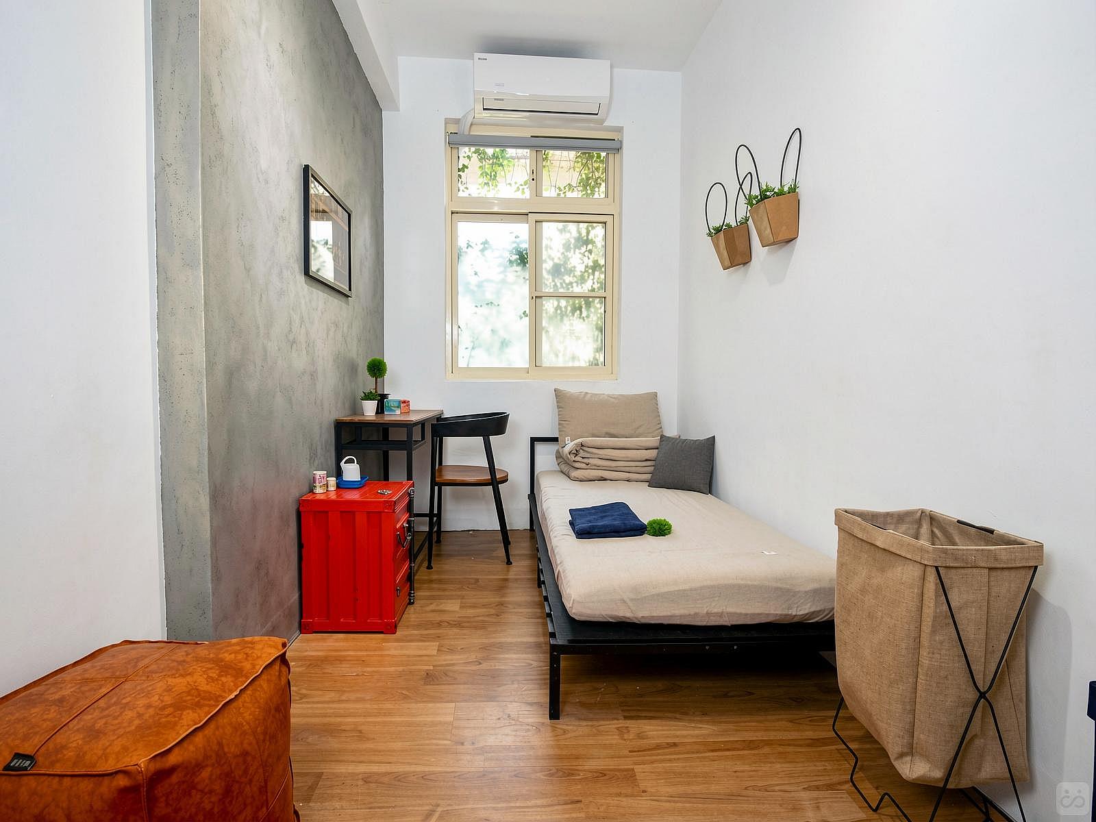  Private  -  Plain Modern Styled Apt. w/ Workspace Home  - Gallery -  60