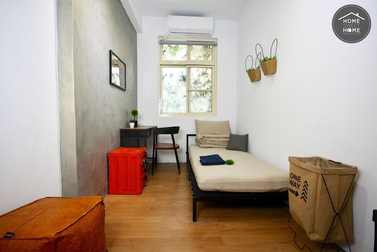  Private  -  Plain Modern Styled Apt. w/ Workspace Home  - Gallery -  13
