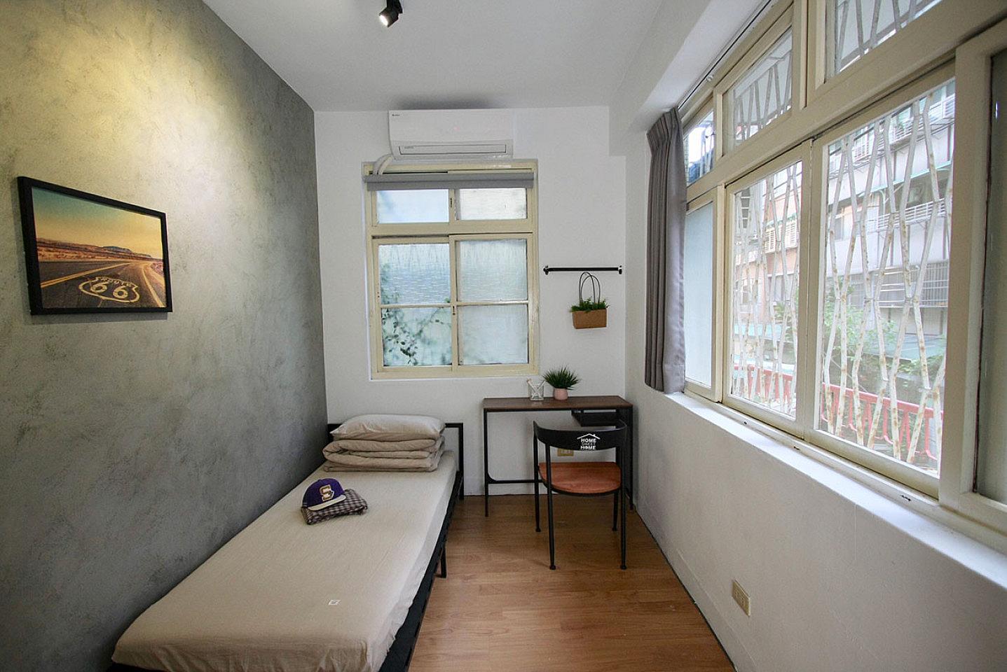  Private  -  Plain Modern Styled Apt. w/ Workspace Home  - Gallery -  46