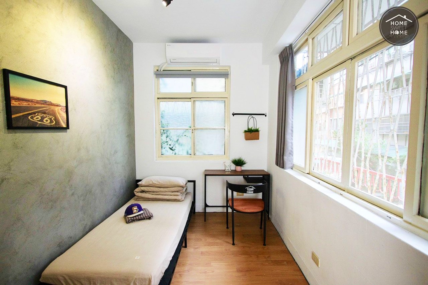  Private  -  Plain Modern Styled Apt. w/ Workspace Home  - Gallery -  2