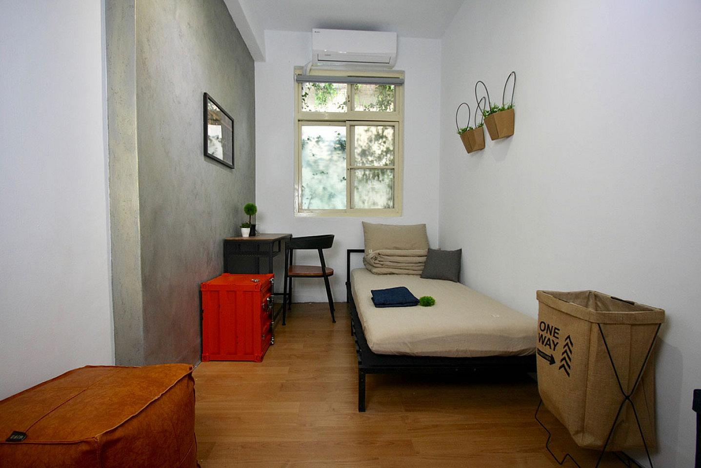  Private  -  Plain Modern Styled Apt. w/ Workspace Home  - Gallery -  54