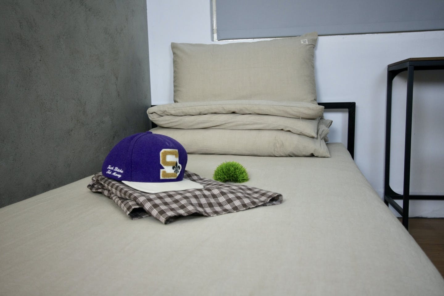  Private  -  Plain Modern Styled Apt. w/ Workspace Home  - Gallery -  27