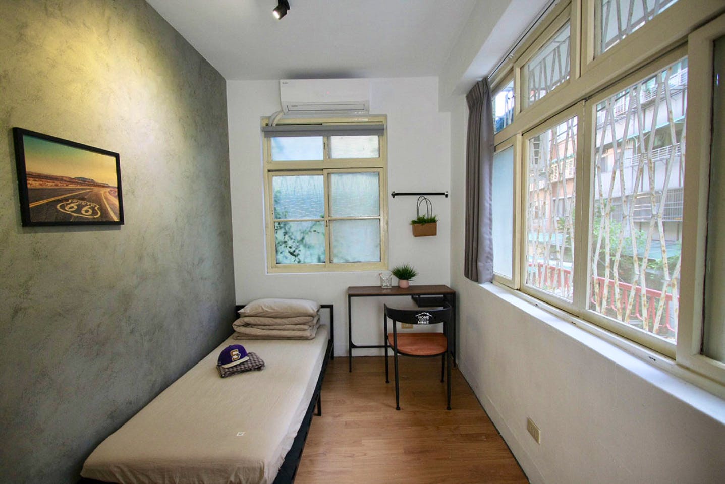  Private  -  Plain Modern Styled Apt. w/ Workspace Home  - Gallery -  32