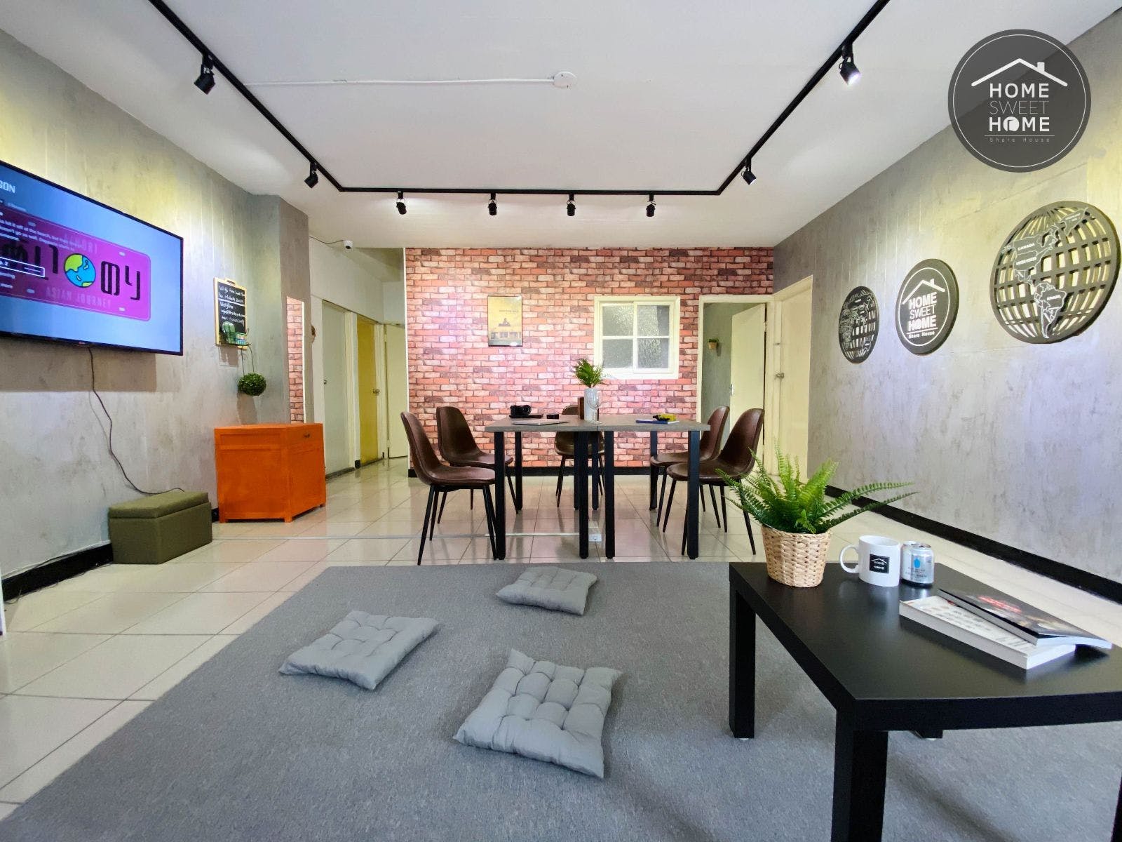 Austere Modern Styled Apt. w/ Workspace
