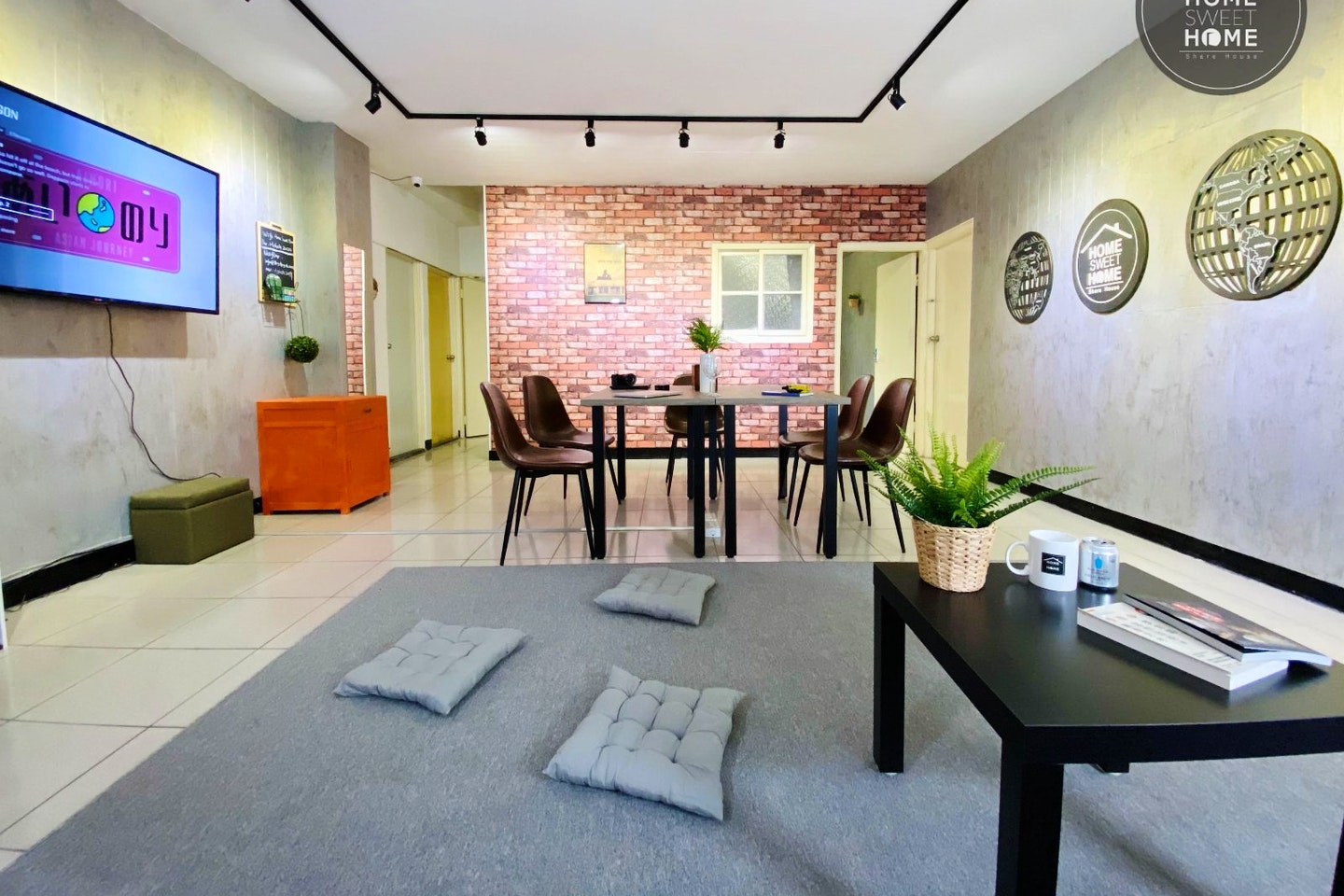 Austere Modern Styled Apt. w/ Workspace