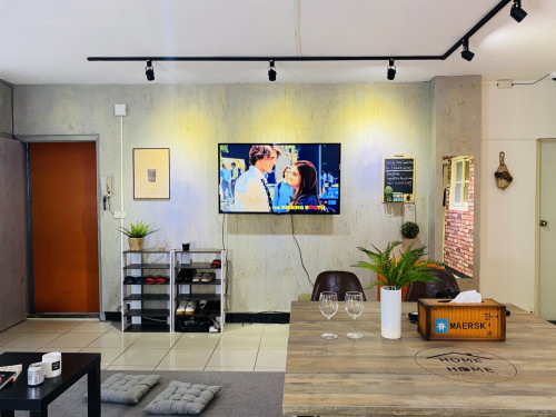 Austere Modern Styled Apt. w/ Workspace