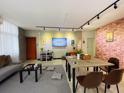 Austere Modern Styled Apt. w/ Workspace