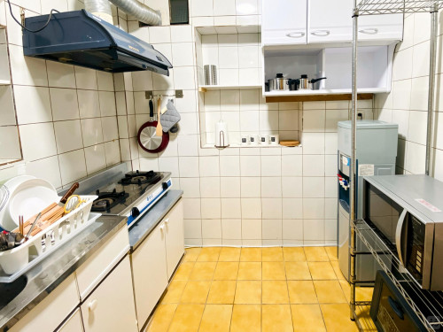 Austere Modern Styled Apt. w/ Workspace