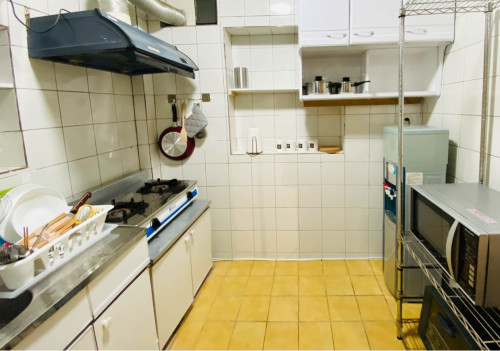 Austere Modern Styled Apt. w/ Workspace