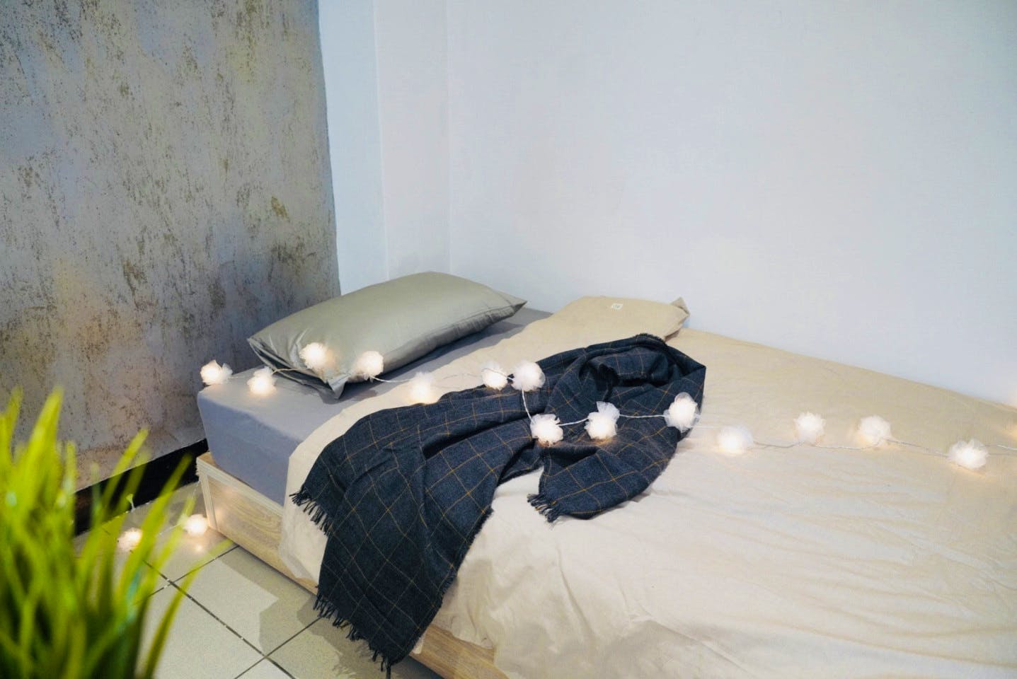  Private Room D  -  Austere Modern Styled Apt. w/ Workspace Home  - Gallery -  5