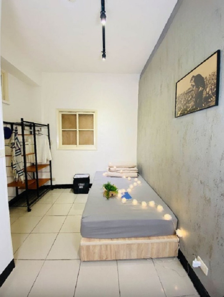  Private Room A  -  Austere Modern Styled Apt. w/ Workspace Home  - Gallery -  21