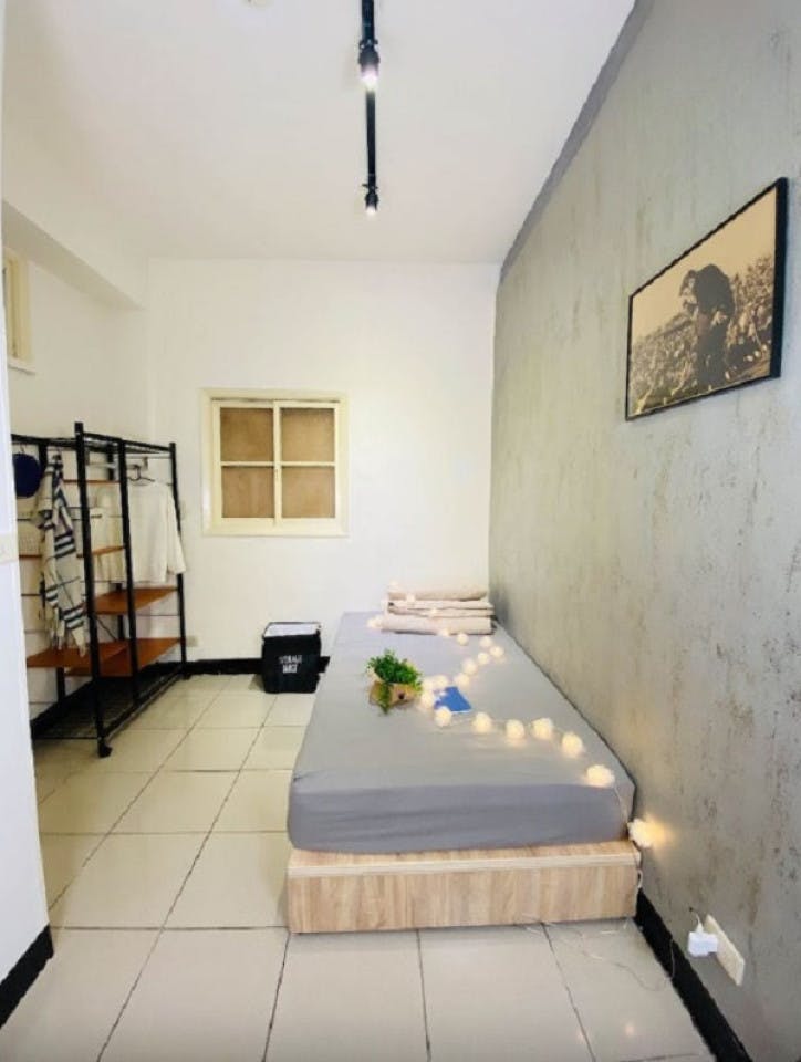  Private Room A  -  Austere Modern Styled Apt. w/ Workspace Home  - Gallery -  17
