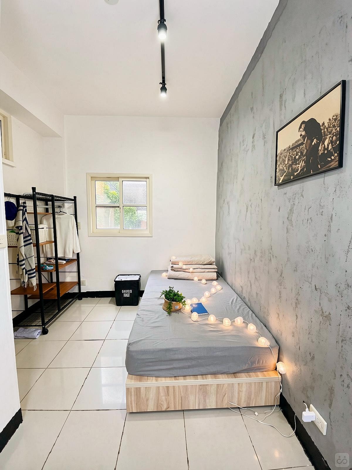 Private Room A  -  Austere Modern Styled Apt. w/ Workspace Home  - Gallery -  29