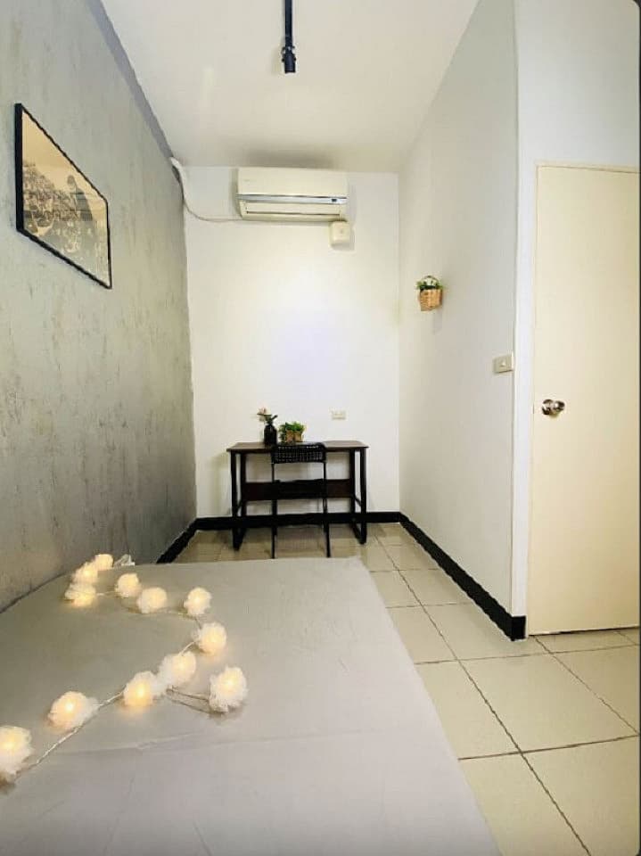  Private Room A  -  Austere Modern Styled Apt. w/ Workspace Home  - Gallery -  24
