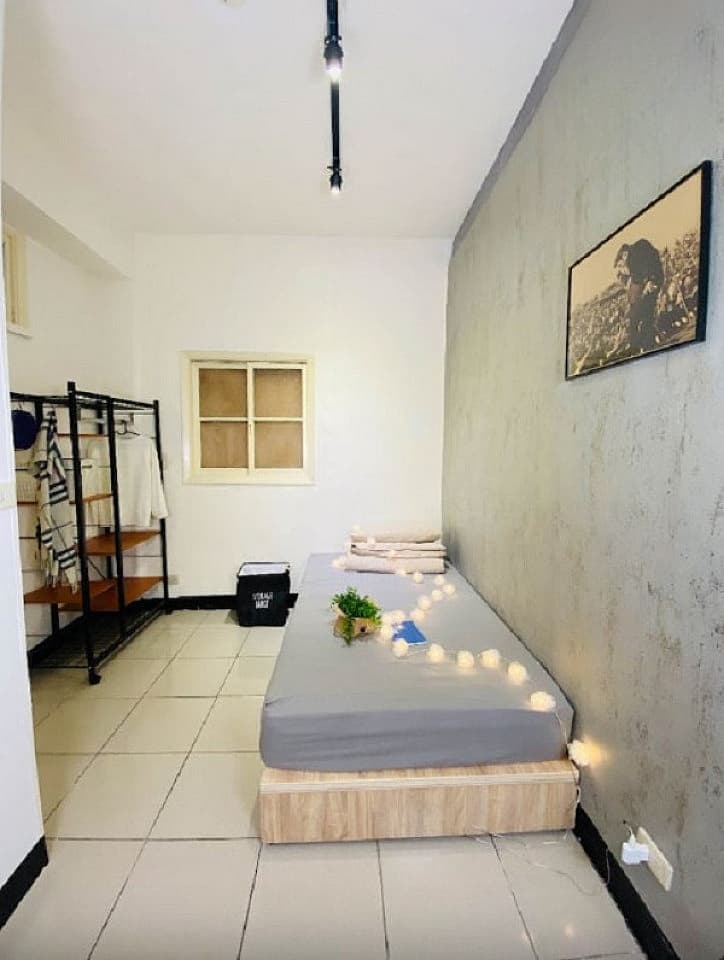  Private Room A  -  Austere Modern Styled Apt. w/ Workspace Home  - Gallery -  23