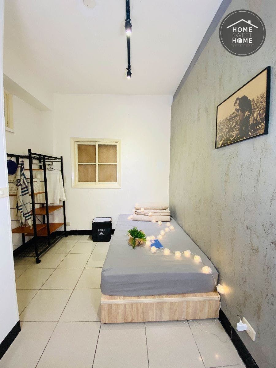  Private Room A  -  Austere Modern Styled Apt. w/ Workspace Home  - Gallery -  11