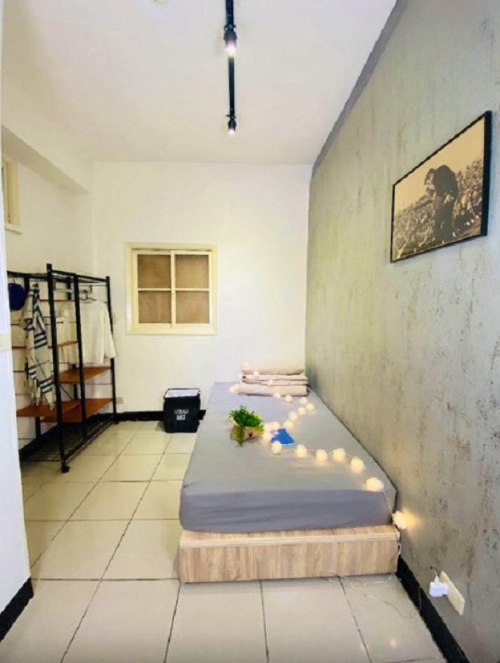  Private Room A  -  Austere Modern Styled Apt. w/ Workspace Home  - Gallery -  19