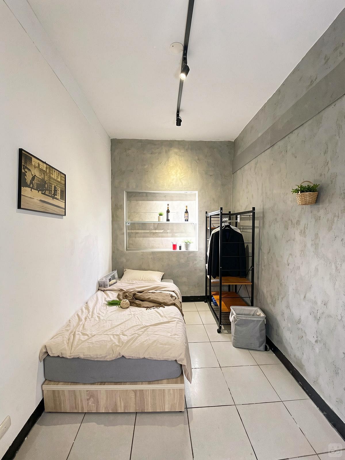  Private Room B  -  Austere Modern Styled Apt. w/ Workspace Home  - Gallery -  33