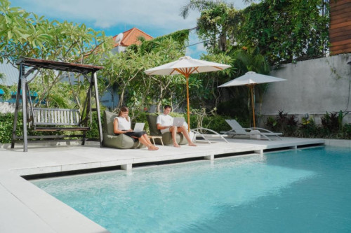Modern Tropical Styled Complex w/ Coworking + Pool