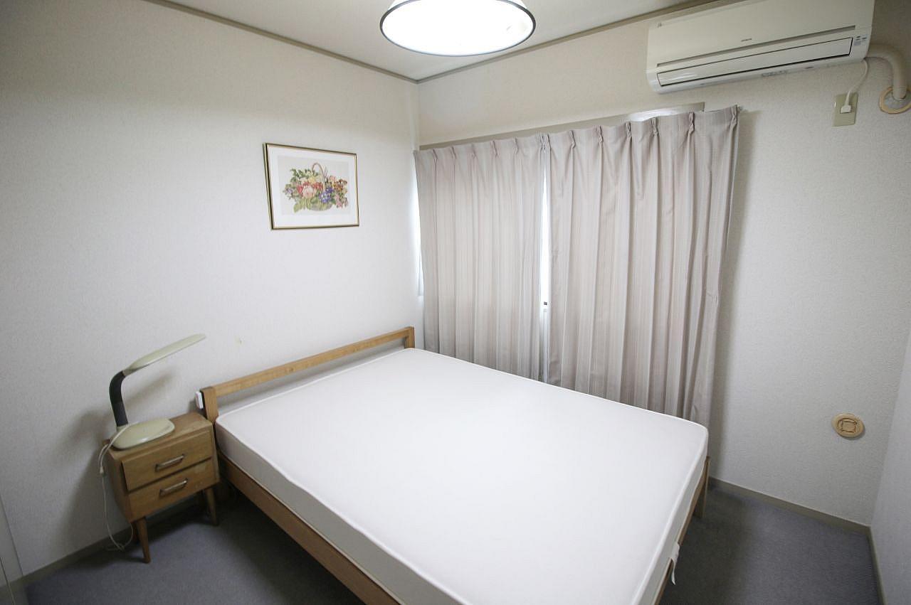 Western Room (no Balcony) - Traditional Kyoto House w/ Coworking + Moss Gardens - Gallery - 13