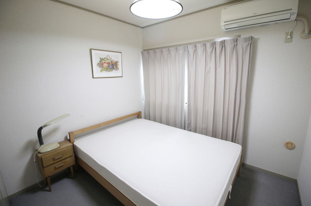 Western Room (no Balcony) - Traditional Kyoto House w/ Coworking + Moss Gardens - Gallery - 10