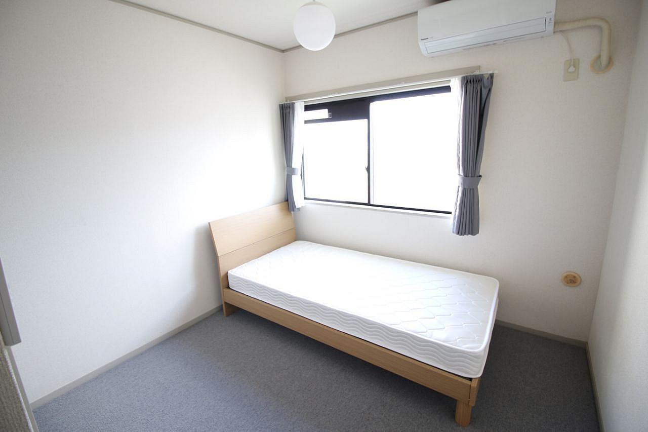 Western Room (no Balcony) - Traditional Kyoto House w/ Coworking + Moss Gardens - Gallery - 12