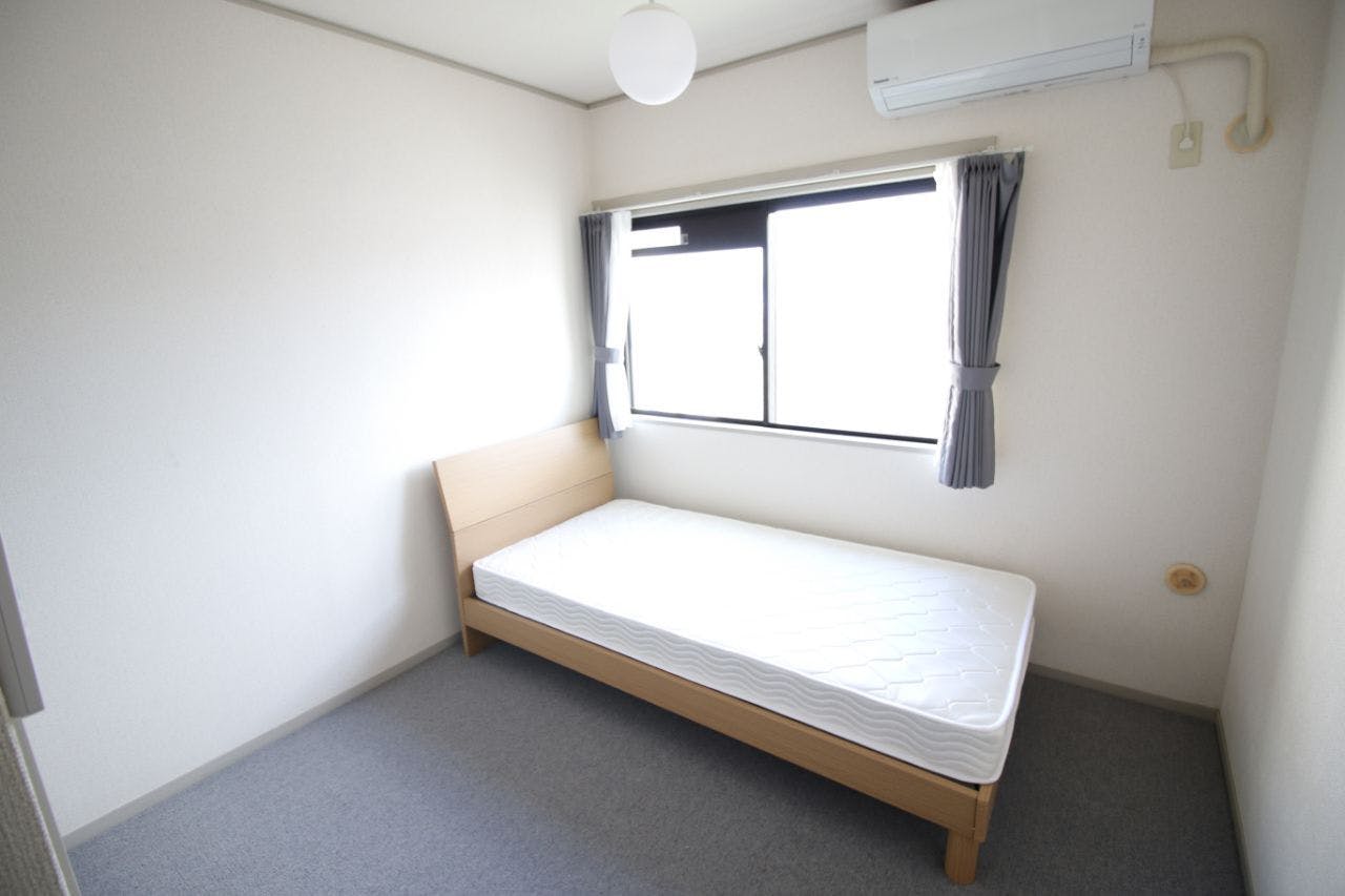 Western Room (no Balcony) - Traditional Kyoto House w/ Coworking + Moss Gardens - Gallery - 16