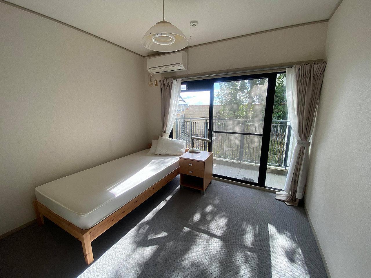 Western Room (with Balcony) - Traditional Kyoto House w/ Coworking + Moss Gardens - Gallery - 2
